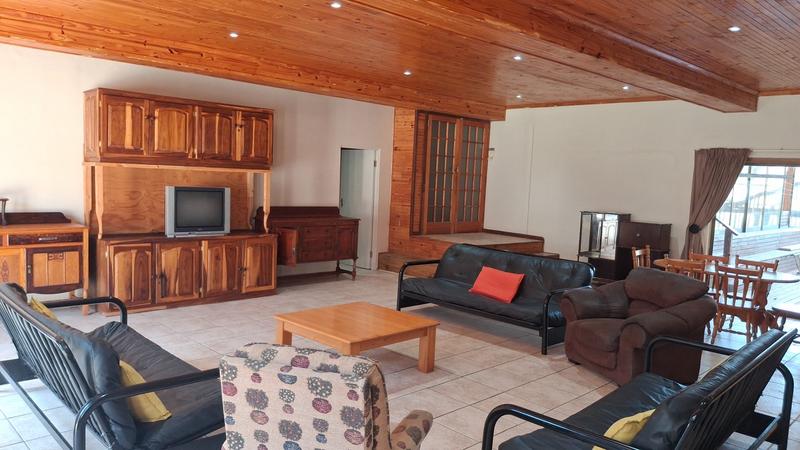 To Let 7 Bedroom Property for Rent in Humansdorp Eastern Cape